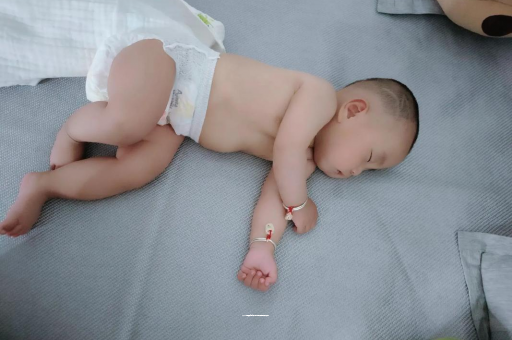 平阳三个月宝宝抬头不稳